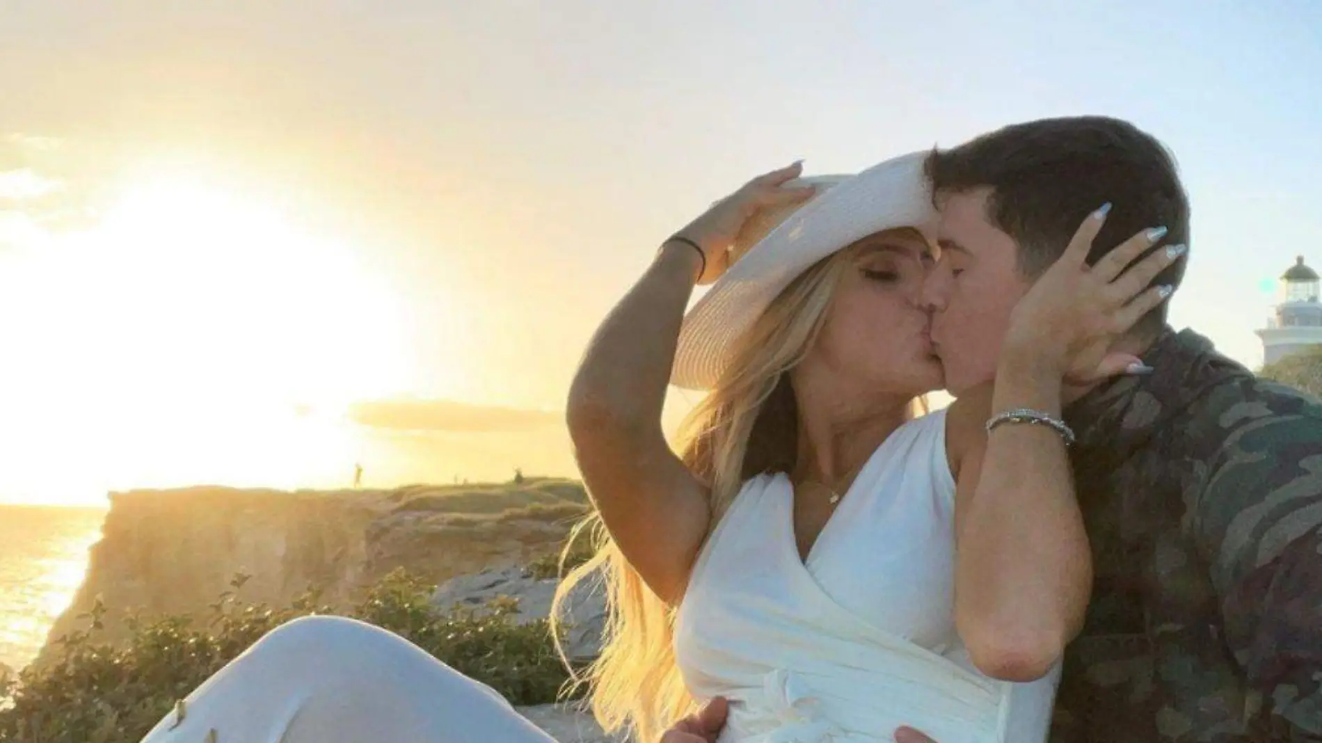 Guaynaa le propone matrimonio a Lele Pons en Tomorrowland